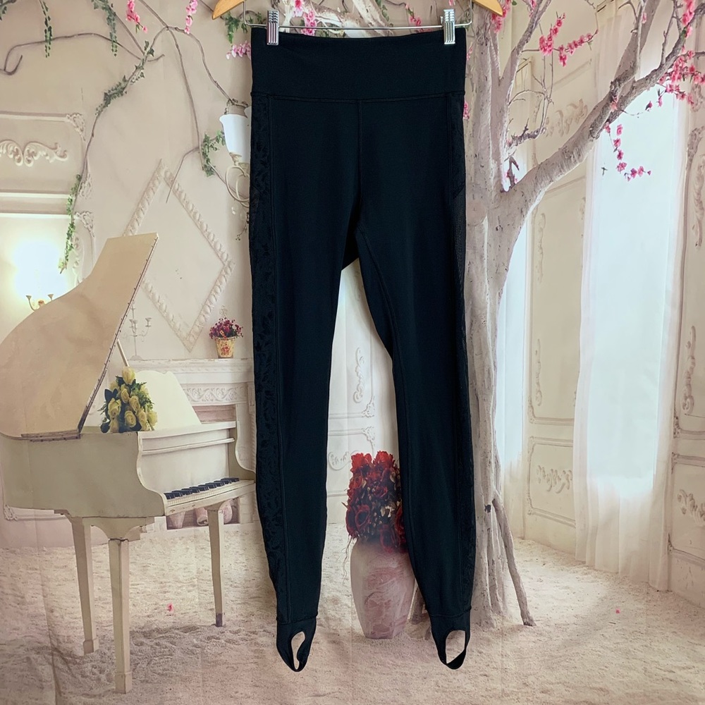 SOLD Lululemon Hold On Flock Mesh Black - Picture 2 of 8